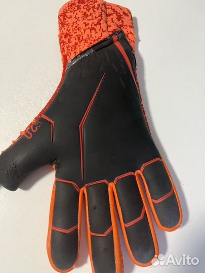 Вратарские перчатки