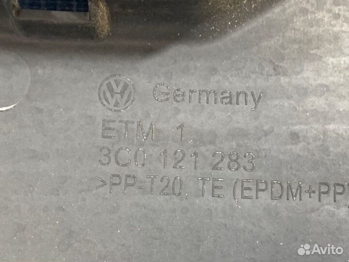 Диффузор радиатора левый Volkswagen Passat Variant