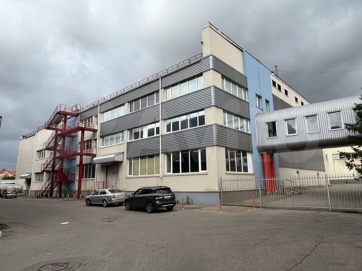Три здания, 5454.8 м²