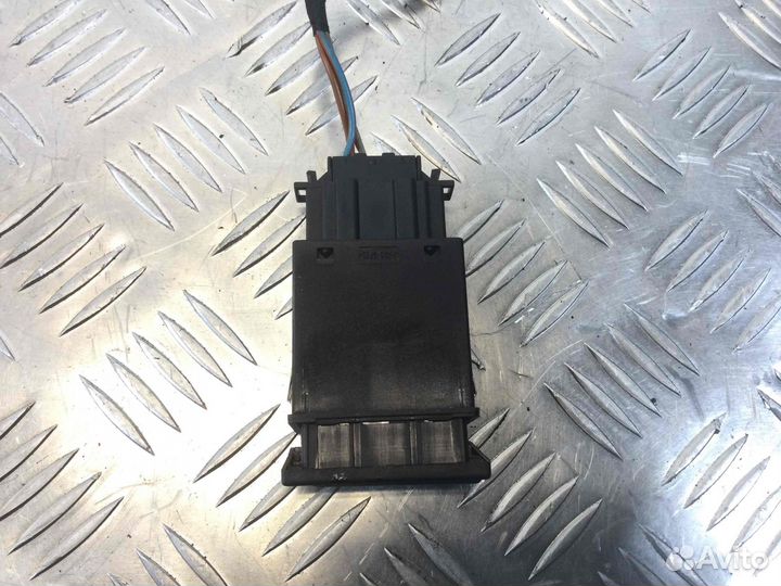 Кнопка открытия лючка топливного бака Skoda Octavia 1U0959833C Akl