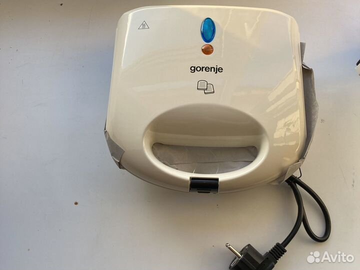 Сендвичница