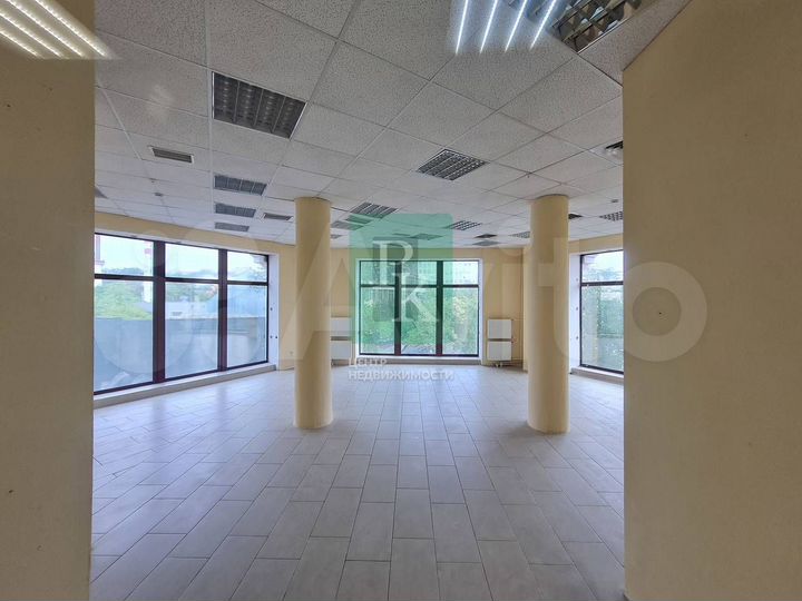 Торгово-офисное помещение 68.2 м² на первой линии