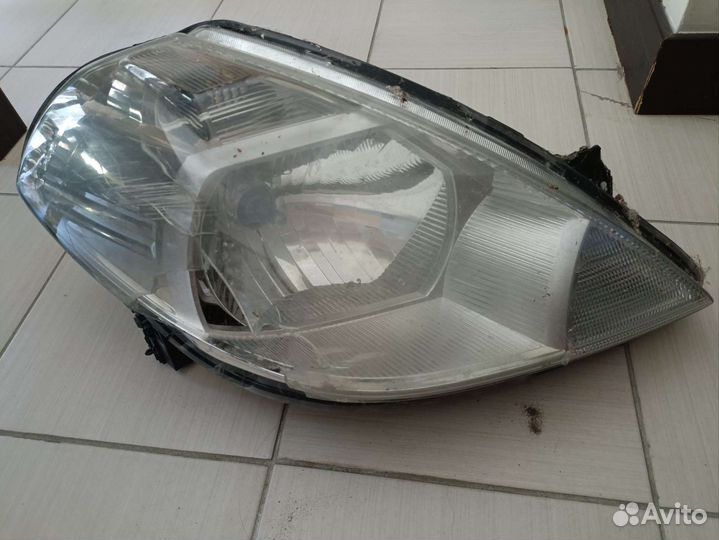 Фара передняя правая Ниссан Тиида