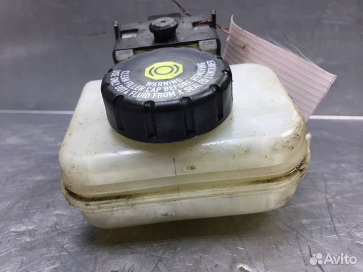 Бачок главного тормозного цилиндра Opel Meriva 200