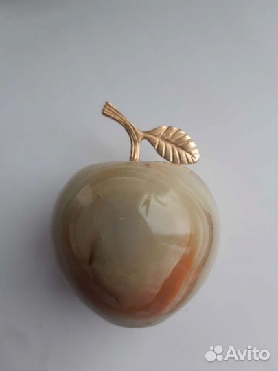 Часы яблоко из оникса