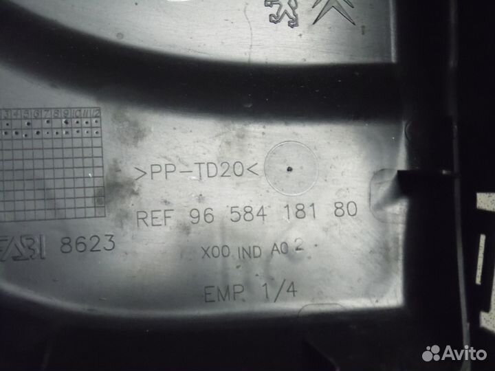 Крышка блока предохранителей Пежо 308