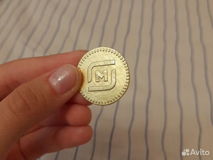 Золотая монета магнит