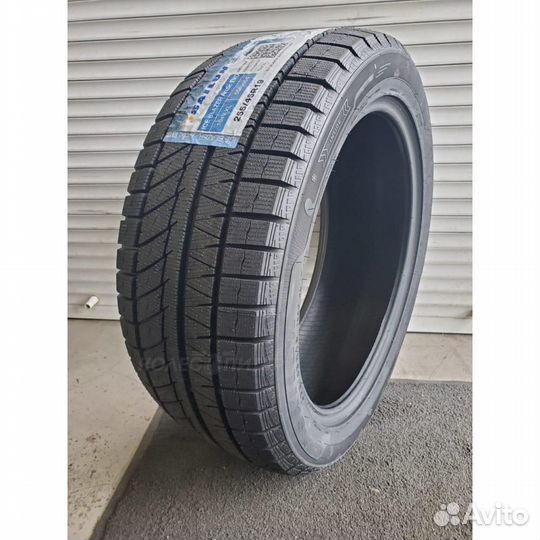 Sailun Ice Blazer Arctic EVO 255/40 R20 101T