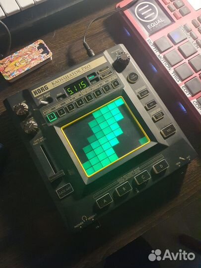 Korg Kaossilator Pro (синтезатор/семплер/лупер)