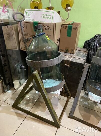 Бутыли с конструкцией для разлива 20 литров