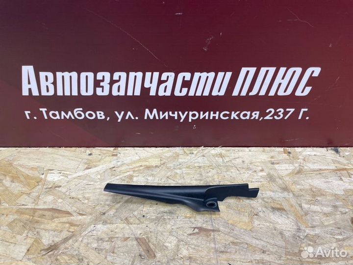 Накладка петли капота левая Renault Sandero