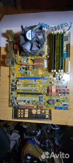 Материнская плата с процессором и памятью
