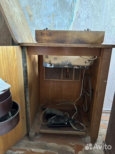 Швейная ножная машинка кехлер