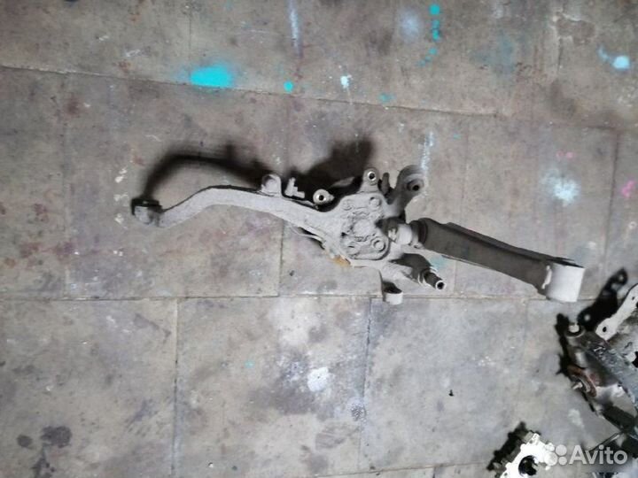 Кулак задний левый Hyundai Sonata 4