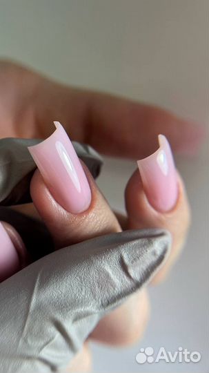 Модель на маникюр