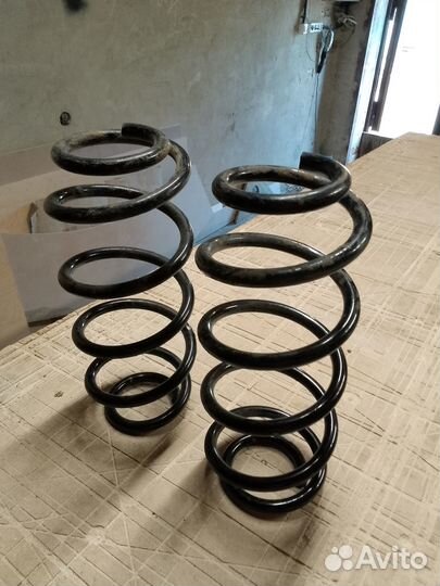 Пружина передней стойки