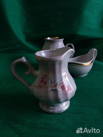 Одним лотом вместе 3 молочника