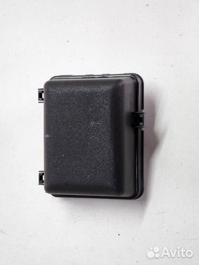 Крышка корпуса блока предохранителей передняя