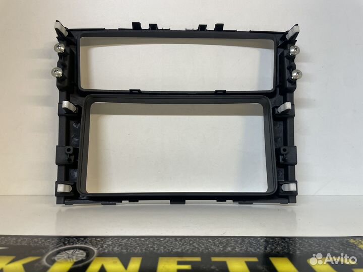 Рамка магнитолы Mitsubishi Pajero 4 Паджеро