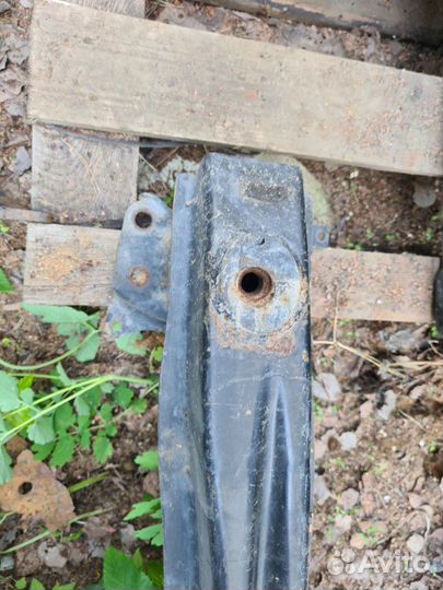 Усилитель бампера передний Volkswagen Touran 1