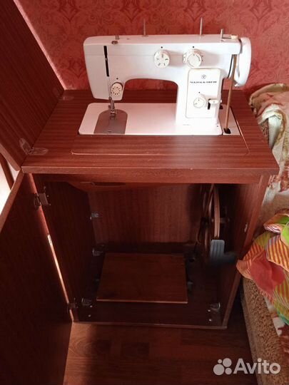 Швейная машина Чайка 142м