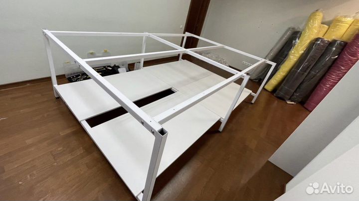 Раскроенный швейный стол