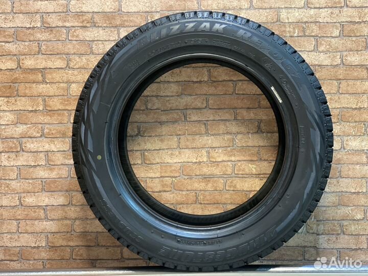 Bridgestone Blizzak Revo GZ 205/55 R16