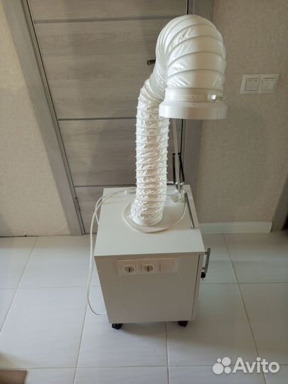 Вытяжка пылесос для маникюра и педикюра