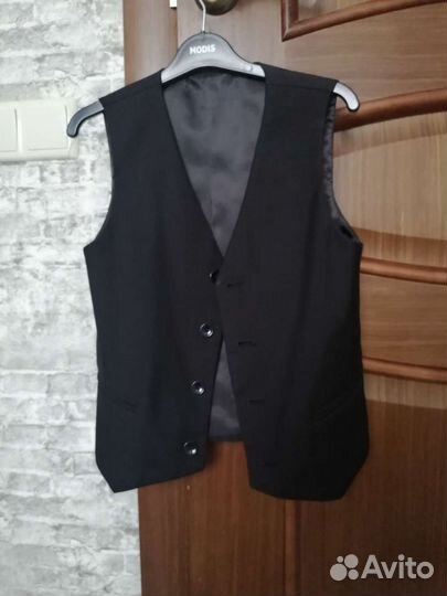 Школьный костюм черный тройка