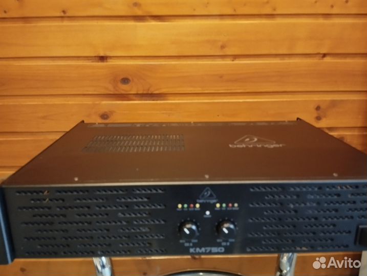 Усилитель Behringer KM750
