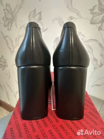 Эффектные туфли TJ Collection р.38 (рос. 38,5)