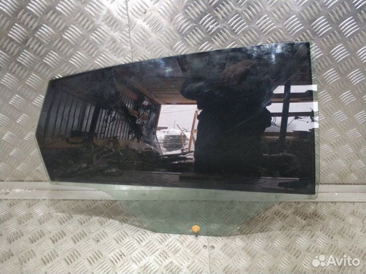 Стекло двери заднее правое Ford Fiesta MK7 stjb