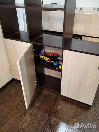 Стеллаж, полки для игрушек