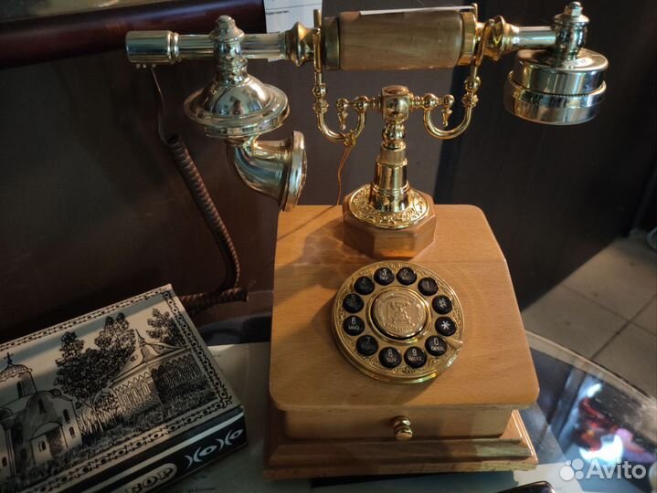 Старинный телефон