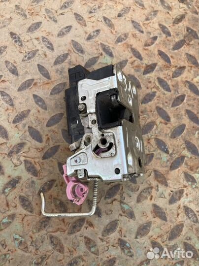 Renault duster замок двери задний левый