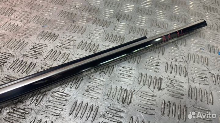 Молдинг стекла задний левый Lexus Rx350