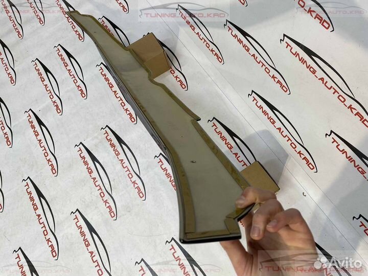 Спойлер Под стекло Lexus LX570 Wald N0117