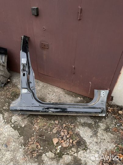 Порог правый Nissan Qashqai 2008г