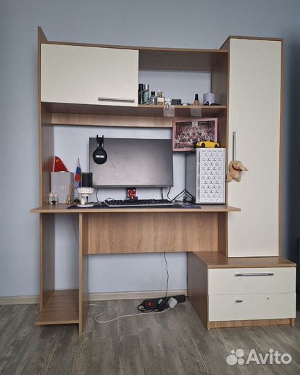 Письменный стол