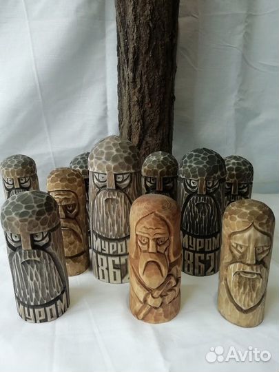 Деревянные статуэтки и фигурки
