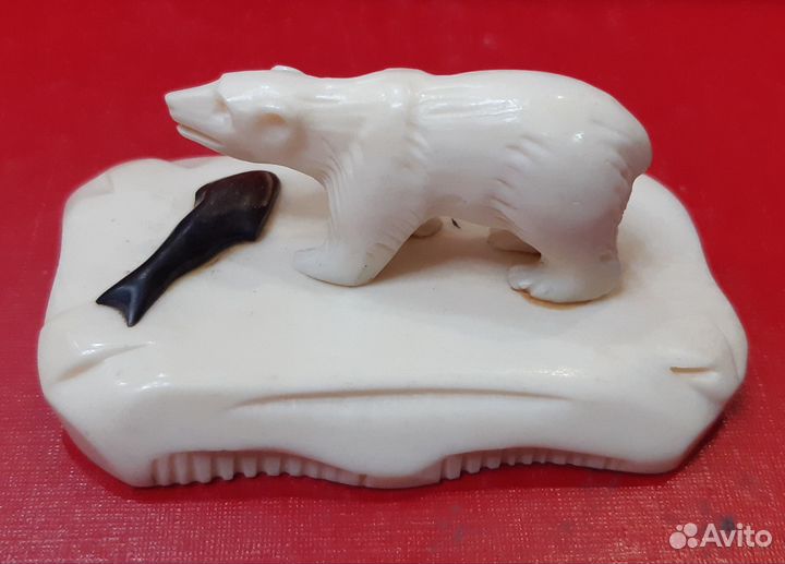 Статуэтка из кости 