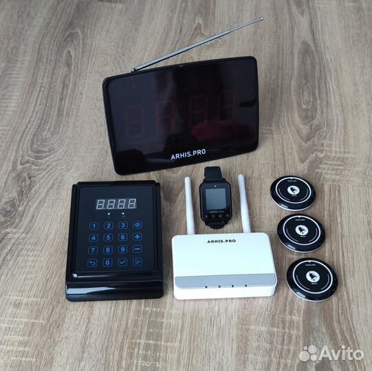 Система вызова: кнопка вызова официанта с часами