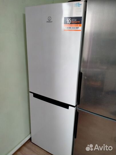 Холодильник - морозильник Indesit DS- 4160 w