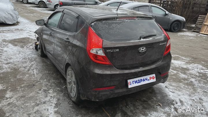 Отражатель в бампер задний левый Hyundai Solaris (RB) 92405-4L800