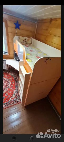 Детская кровать-чердак со столом и шкафом