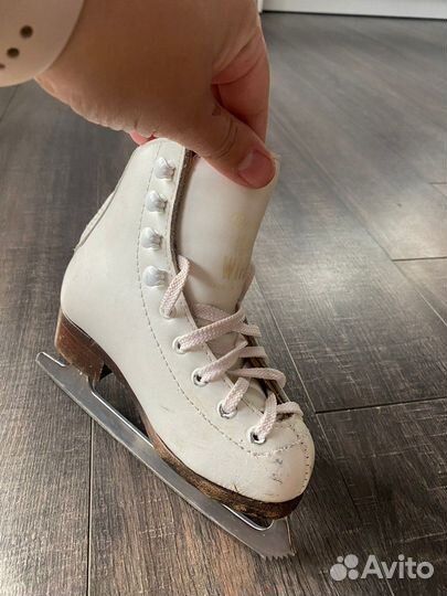 Фигурные коньки wifa