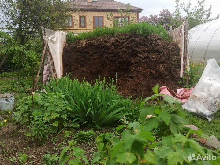 Прошлогодний навоз в мешках