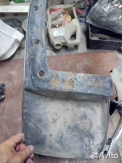 Брызговик задний правый nissan pathfinder R50