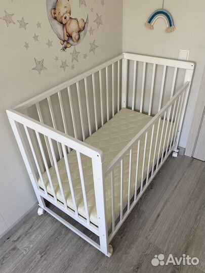 Детская кроватка с матрасом