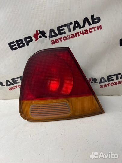 Фонарь задний правый Mitsubishi Carisma седан 4G92